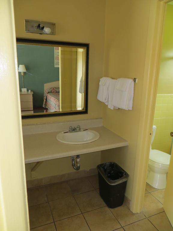 Travelers Inn Окичоби Стая снимка