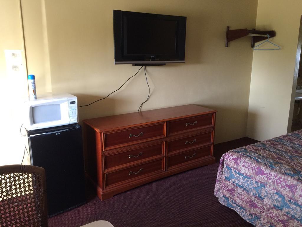 Travelers Inn Окичоби Екстериор снимка